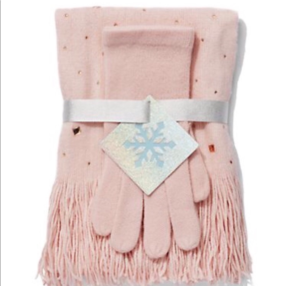 New York and Company Scarf Set